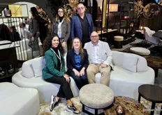 Het team van WR-Inspired toont de collectie meubelen voor groothandels, retailers, hospitality en interieurprojecten.